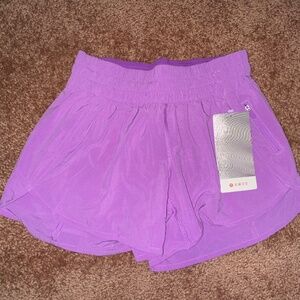 Lululemon ~ Seawheeze Tracker LR Short 4”